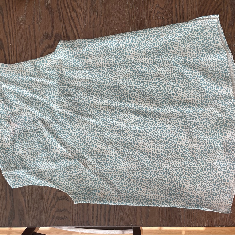 Vilagallo top. Blue leopard with gold stripes.